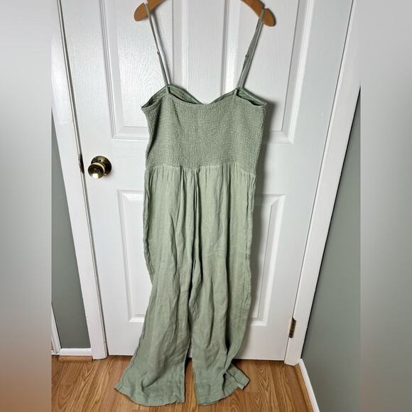 Faherty Mandy Smocked Linen Jumpsuit in Sage XL - Picture 5 of 7